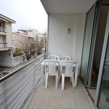Pollentia Mar, Puerto Apartman